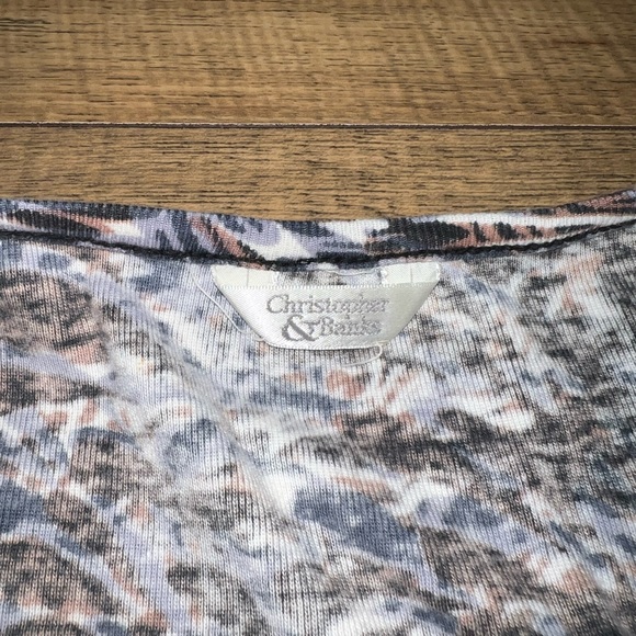 patterned top - Picture 3 of 4